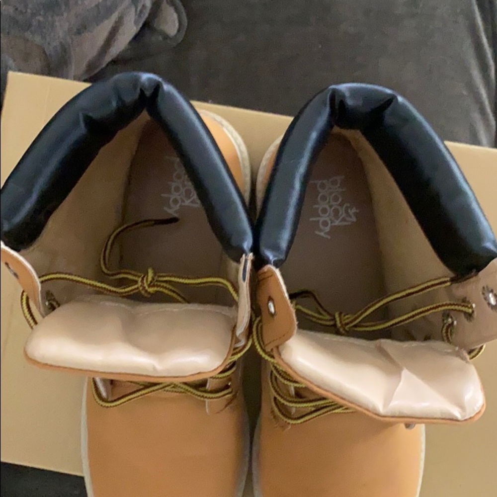Boots - Picture 3 of 4